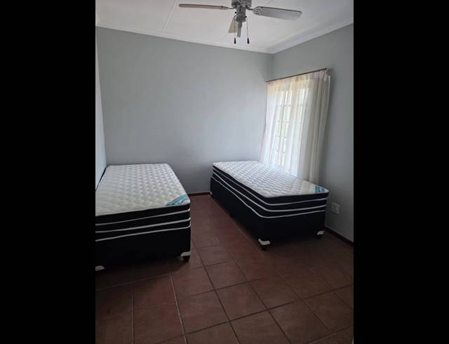 2 BEDROOM FLAT TO LET IN SCOTTSVILLE